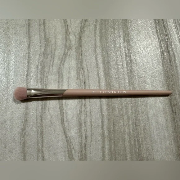 NEW FENTY BEAUTY by Rihanna Face Shaping Brush 240 EYESHOW - Picture 2 of 2